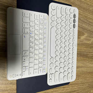 로지텍 k380 다른 블루투스 키보드와무선충전기를곁들인