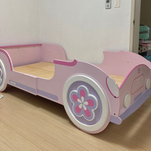 자동차 핑크 침대