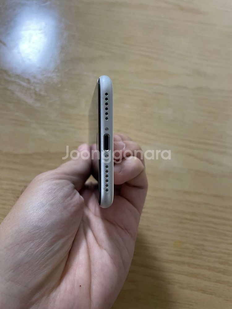 아이폰SE2 화이트 128GB(케이스, 필름 포함)--4