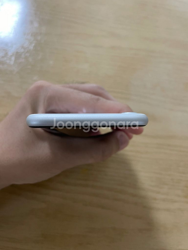 아이폰SE2 화이트 128GB(케이스, 필름 포함)--1