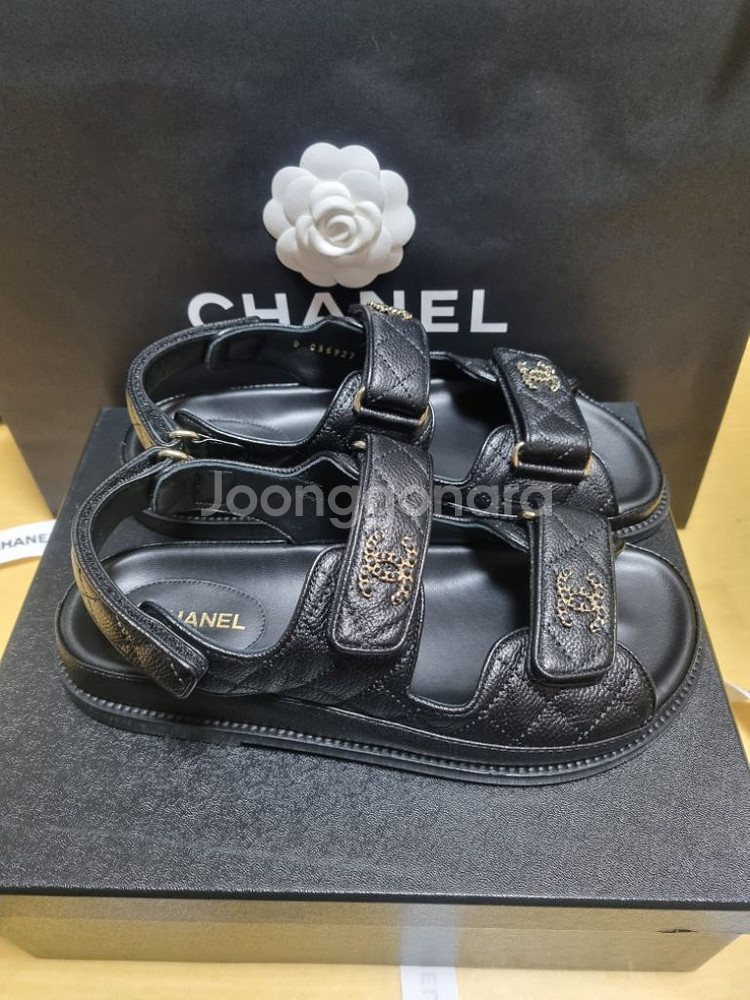 샤넬 벨크로 샌들 38 팝니다--1