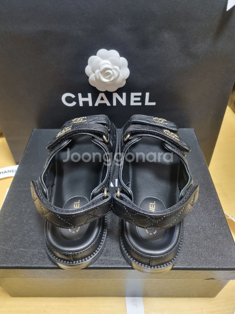 샤넬 벨크로 샌들 38 팝니다--2