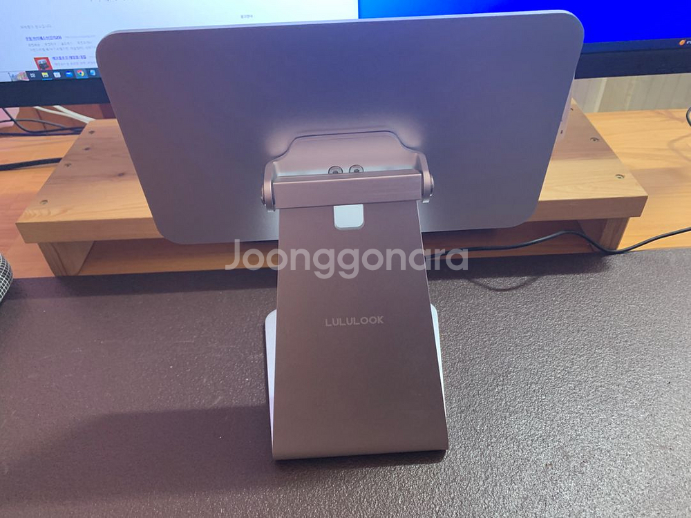 Lulul 아이패드 마그네틱 거치대--1