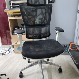 [가격 인하] ioo 유체어 데프콘 의자