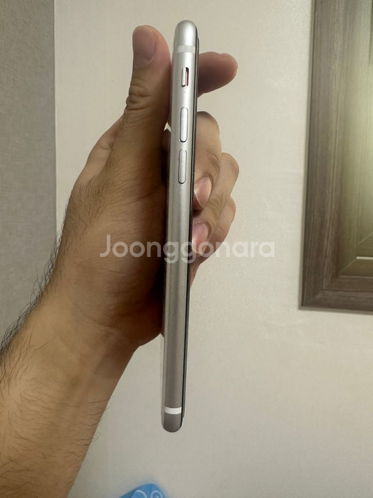 아이폰 se2 64 화이트 팝니다 13--4