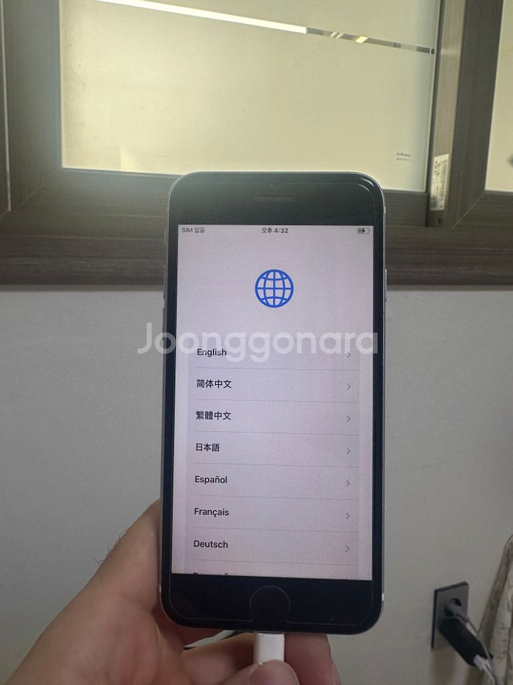 아이폰 se2 64 화이트 팝니다 13--5