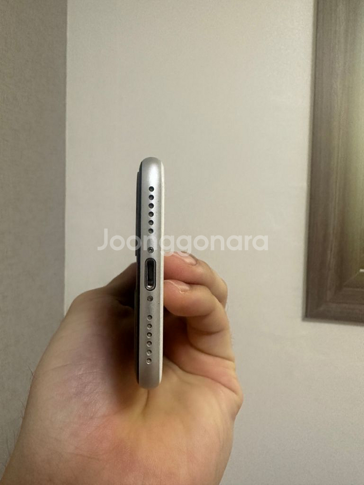 아이폰 se2 64 화이트 팝니다 13--3