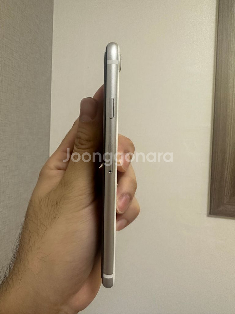 아이폰 se2 64 화이트 팝니다 13--1