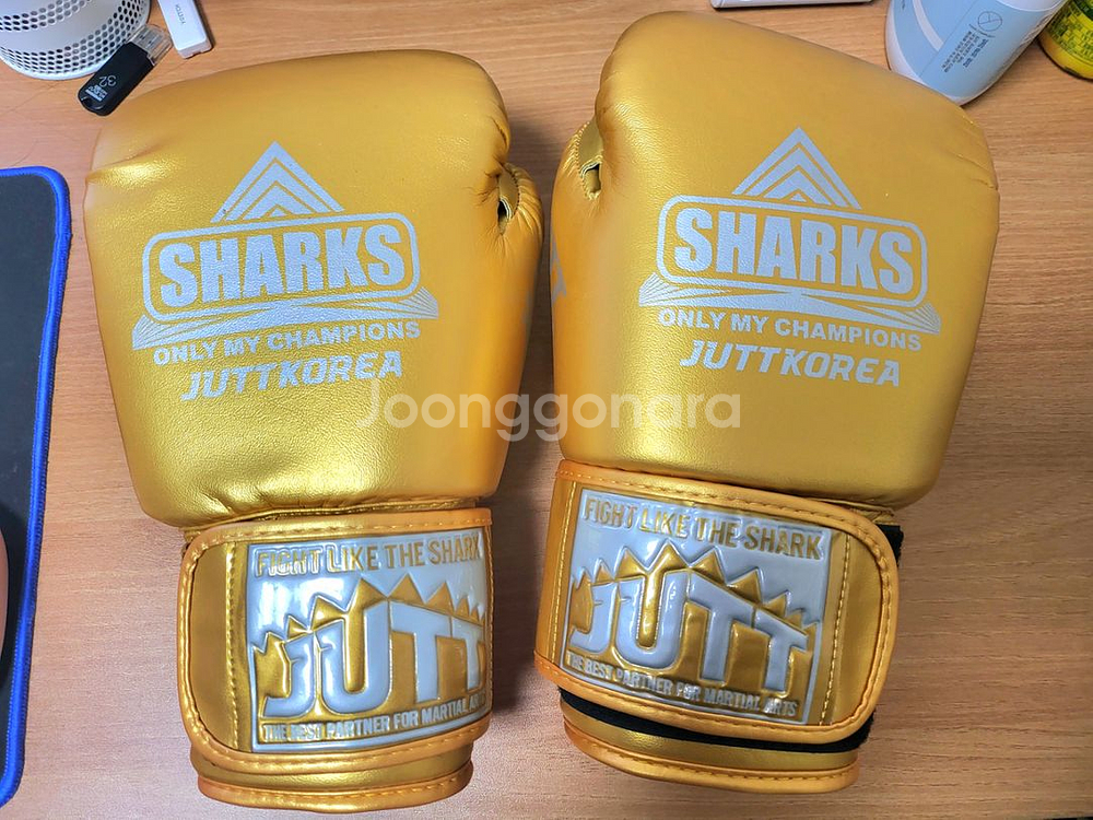 황금색 킥복싱 글러브 팝니다--0