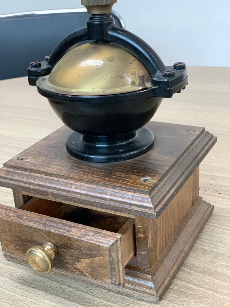 30년된 독일제 커피분쇄기 이미지