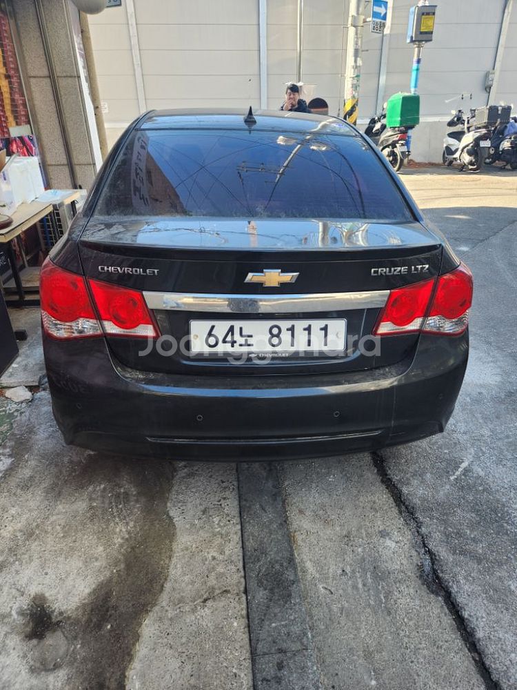 쉐보레 크루즈 더 퍼팩트 블랙 1.8 ltz 풀옵션--1