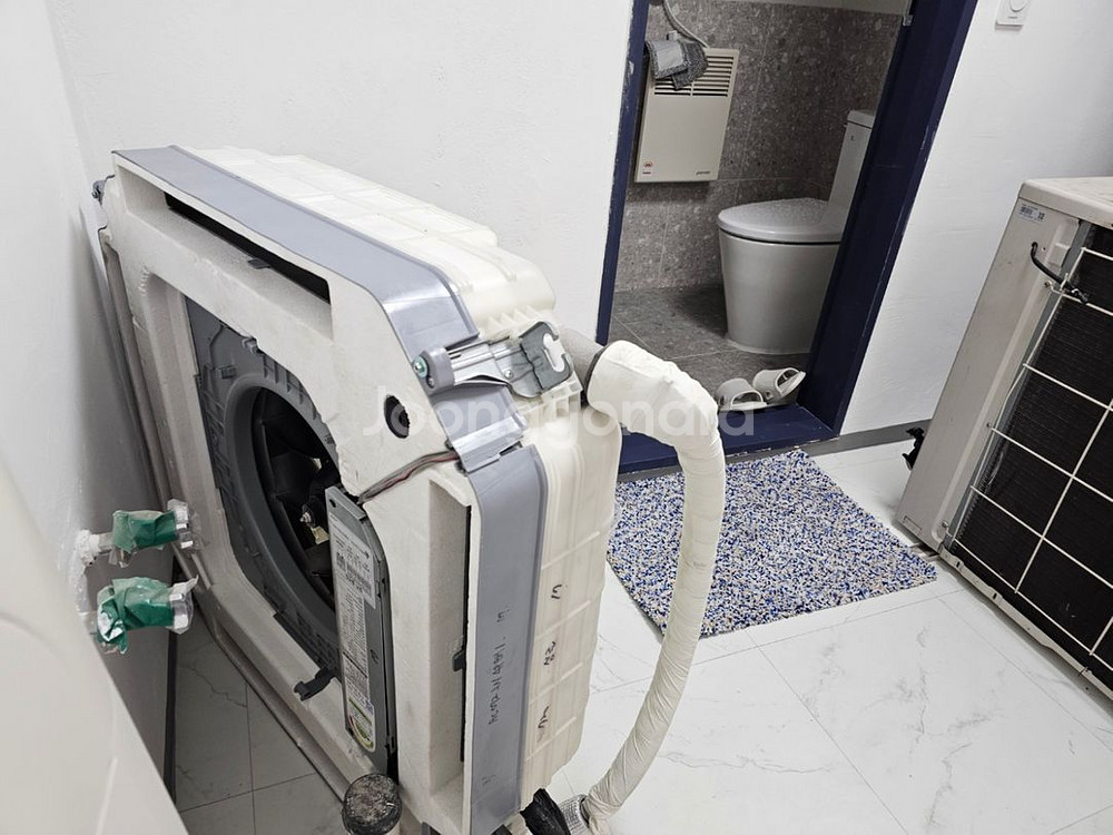 삼성 천장형 냉난방기18평형 팝니다. 실외기포함--1