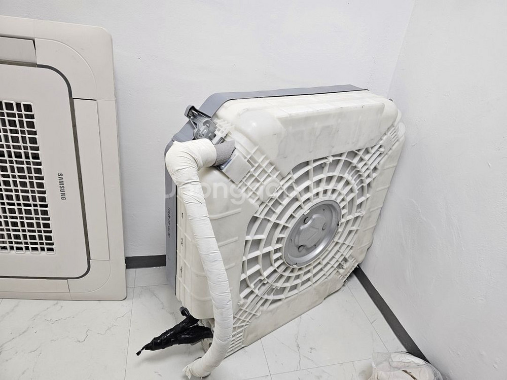 삼성 천장형 냉난방기18평형 팝니다. 실외기포함--2