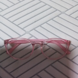 핑크색 투명 뿔테 안경테