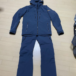 카프라니아 남성 스키복