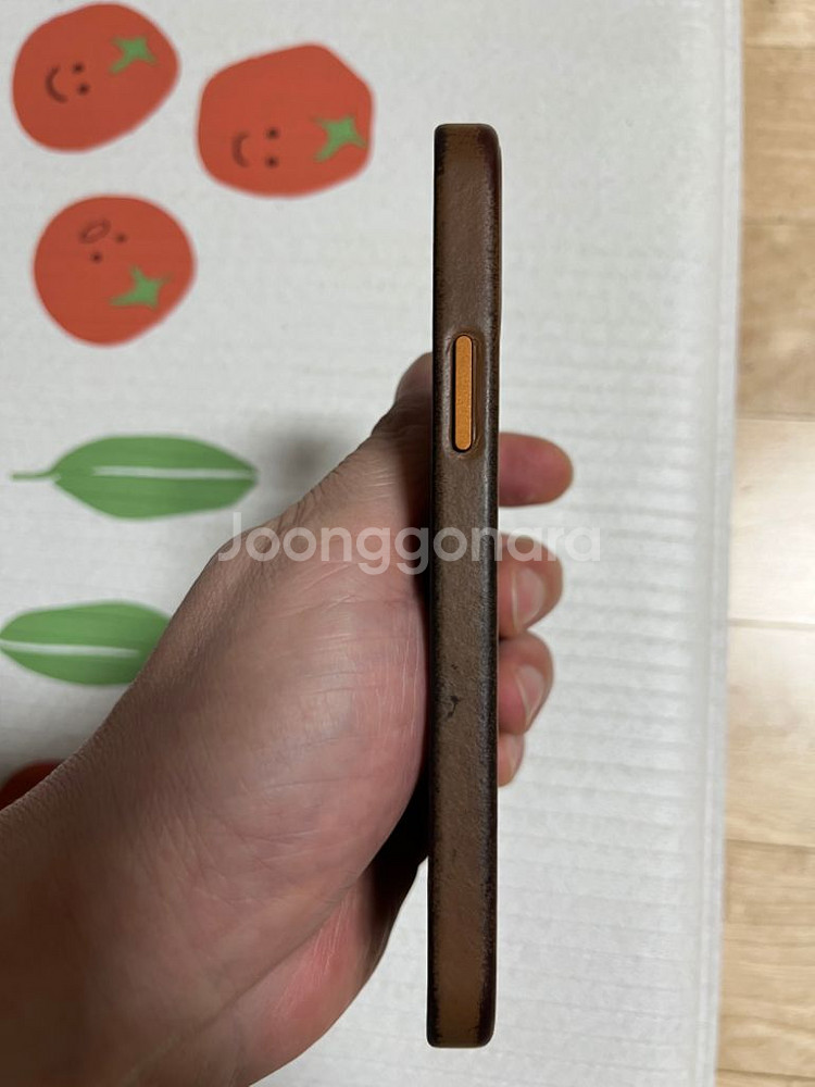 아이폰12 맥세이프 정품 가죽케이스 팝니다--3