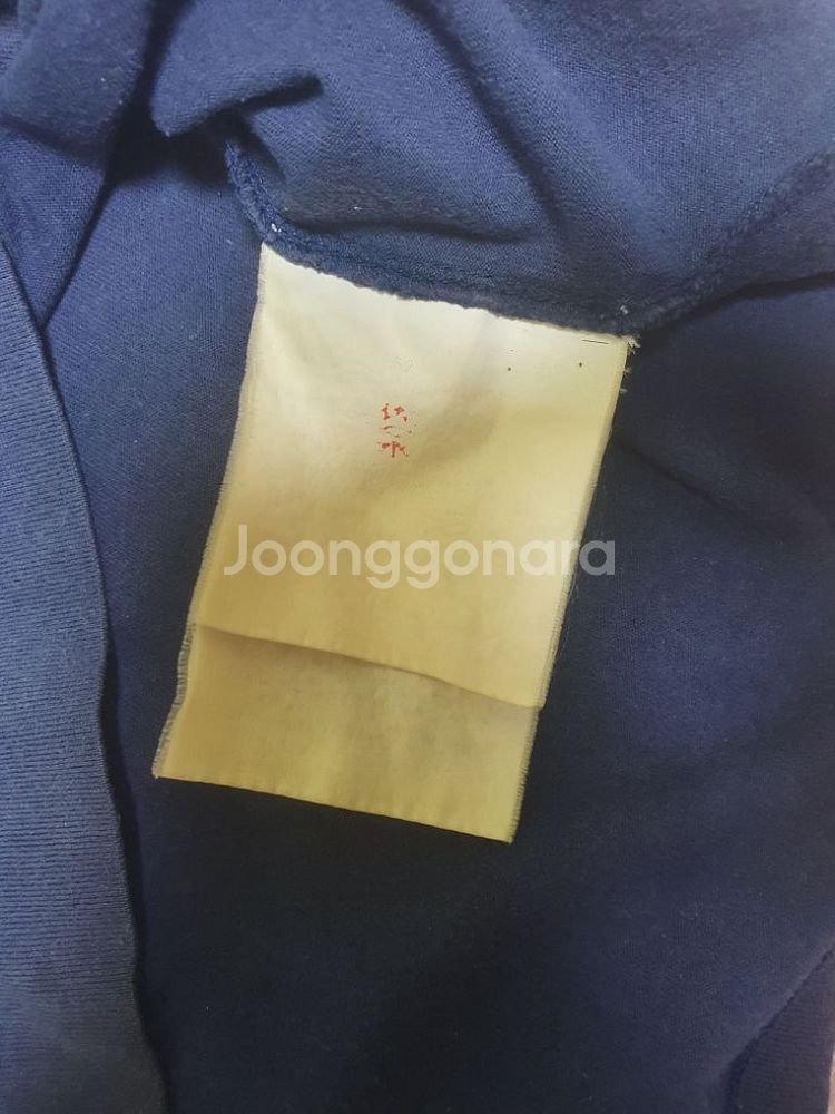 꼼데가르송 반팔티 m 사이즈 판매합니다.--2