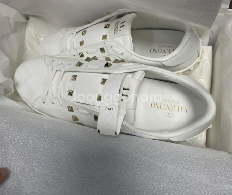 발렌티노락스터드스니커즈[급처]--0