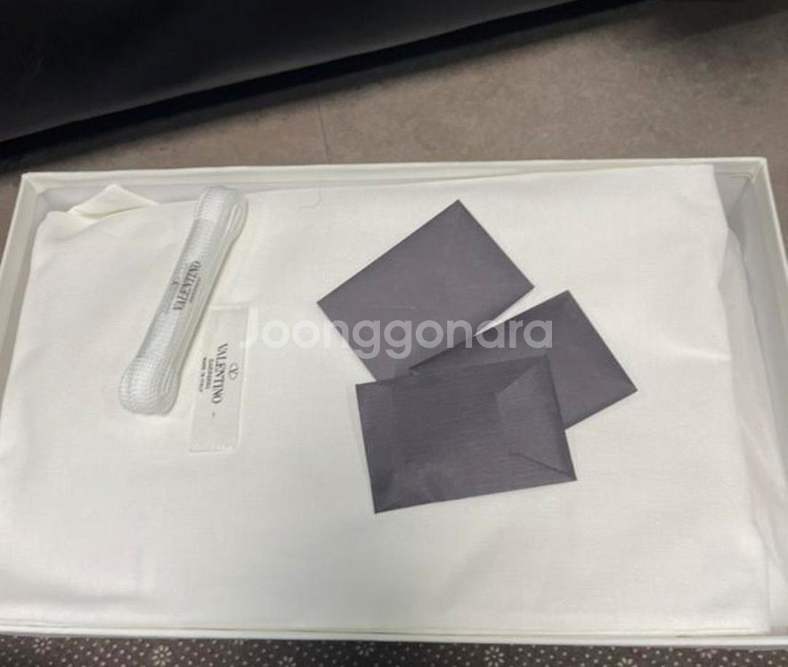 발렌티노락스터드스니커즈[급처]--2