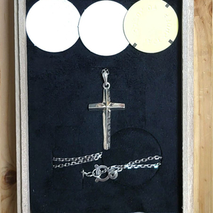 에이징씨씨씨 목걸이 SIDE CROSS NECKLACE