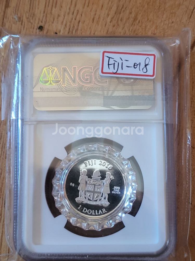 코카콜라 뚜껑모양 은화! ngc69등급--2