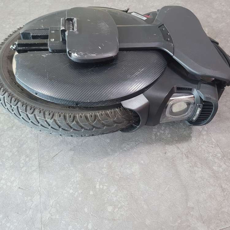 인모션 v11 4.0 서스펜션 휠 중고 판매합니다--1