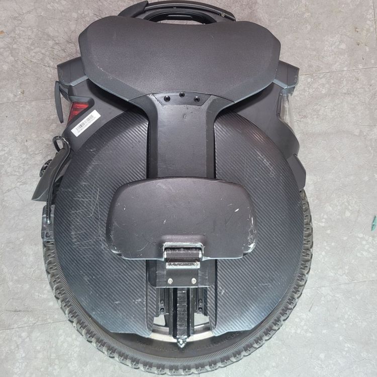 인모션 v11 4.0 서스펜션 휠 중고 판매합니다--3