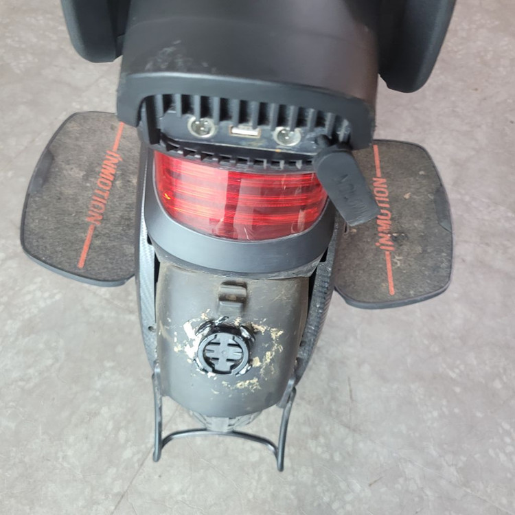 인모션 v11 4.0 서스펜션 휠 중고 판매합니다--4