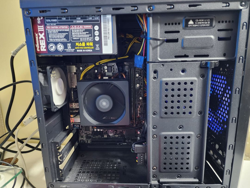 컴퓨터 데스크탑 pc 본체만 팝니다.--1