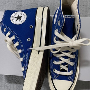 컨버스 하이 여성 235사이즈 급하게 판매합니다