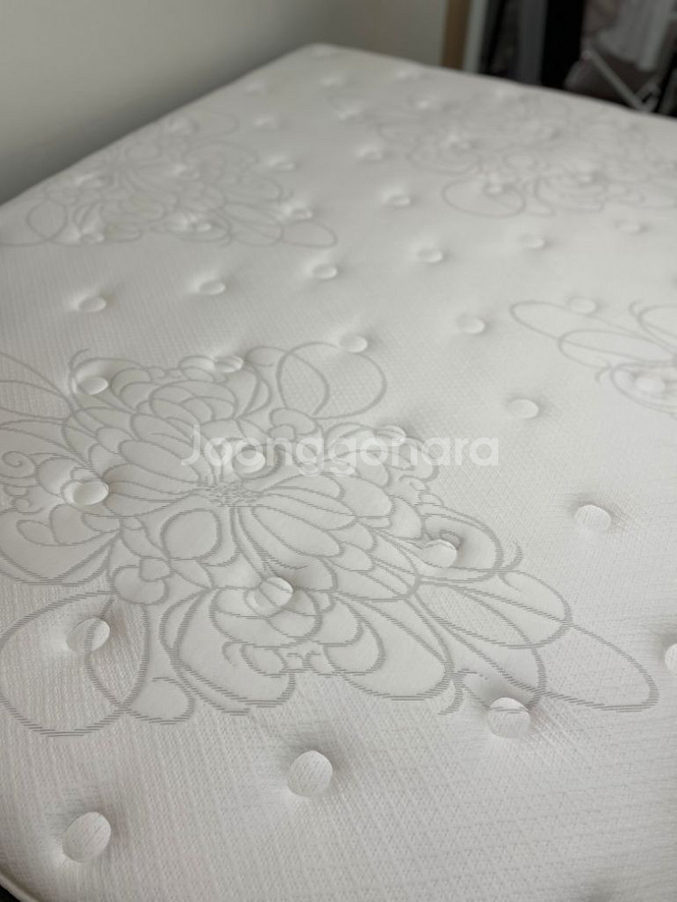 실리 밀리 퀸 사이즈 침대 판매합니다--1