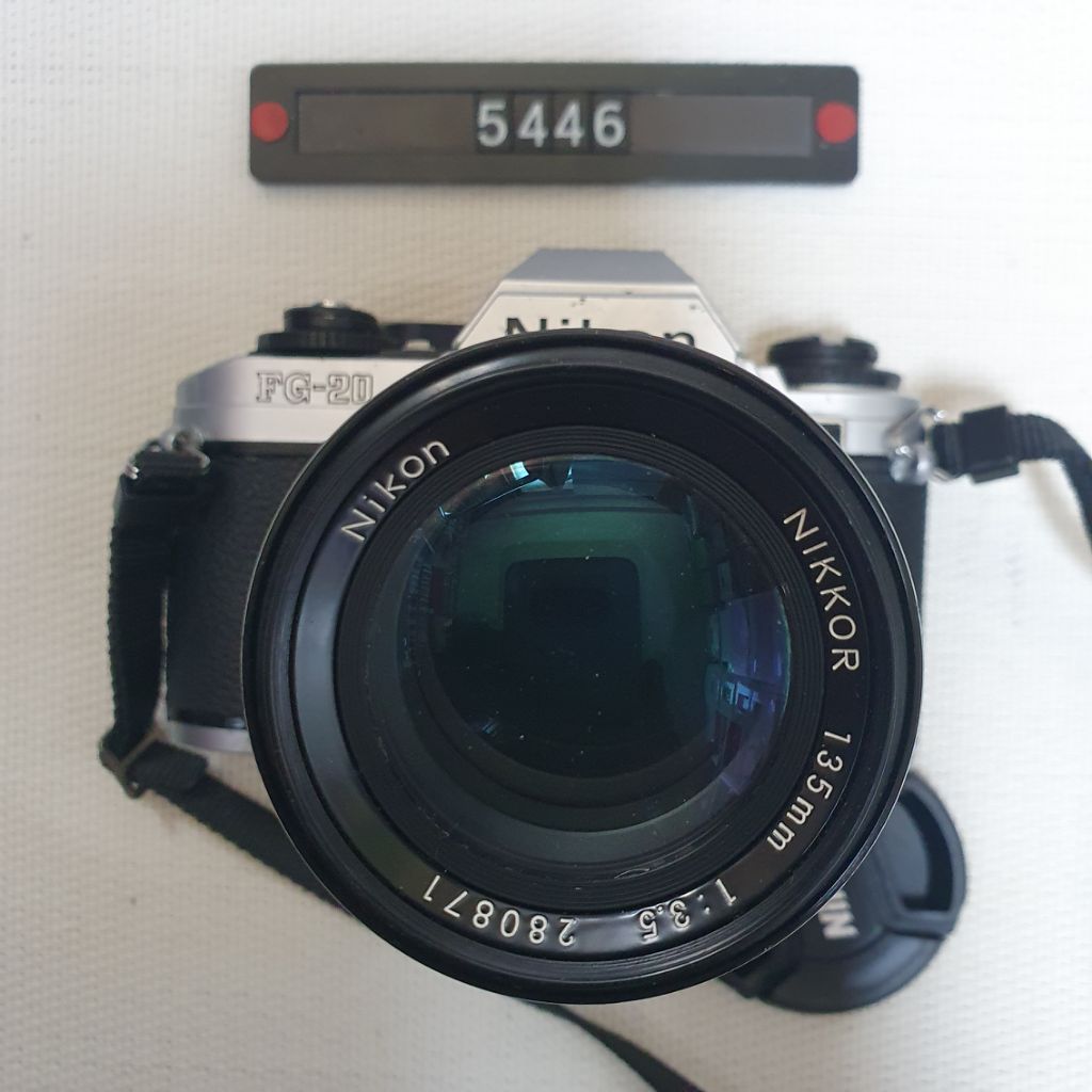 니콘 FG 20 실버바디 135미리 광각렌즈 필름카메라