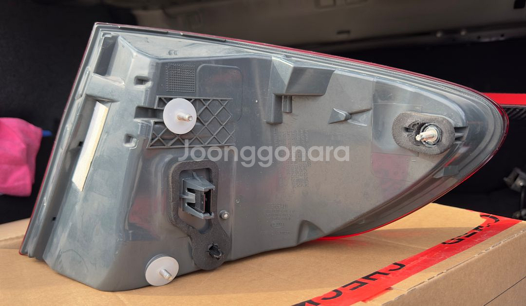 BMW F10 528i 전기형 운전석 테일램프 팝니다.--3