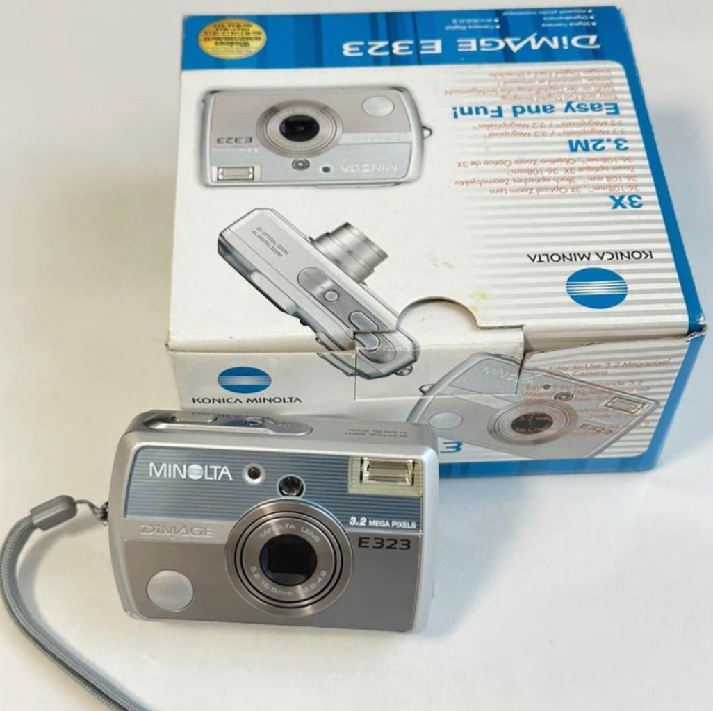 minolta dimage e323