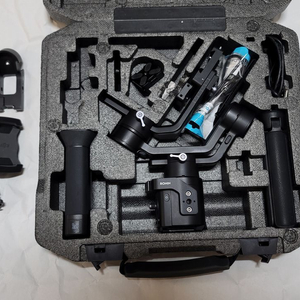 DJI 로닌 SC 짐벌 세트입니다.