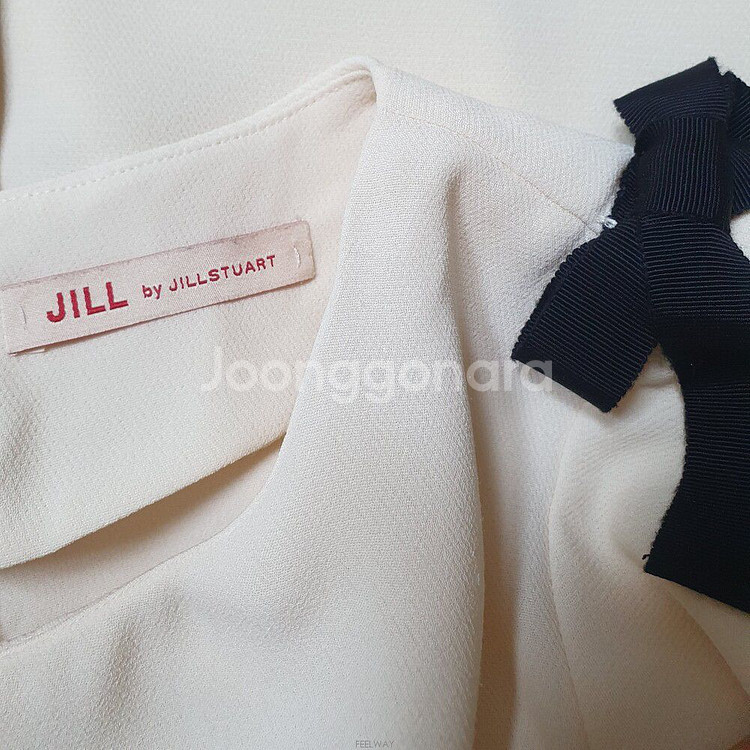 질바이질스튜어트 블랙리본 상아색 반팔블라우스--4