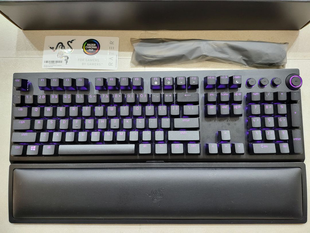 무선 레이저키보드 블랙위도우 청키--1