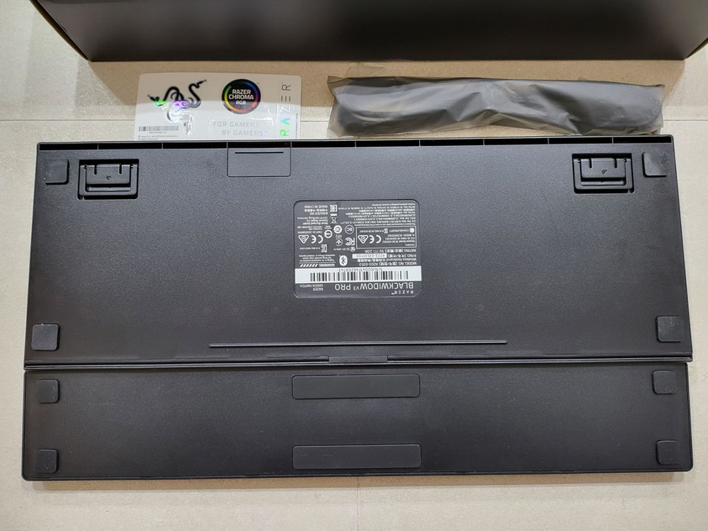 무선 레이저키보드 블랙위도우 청키--5