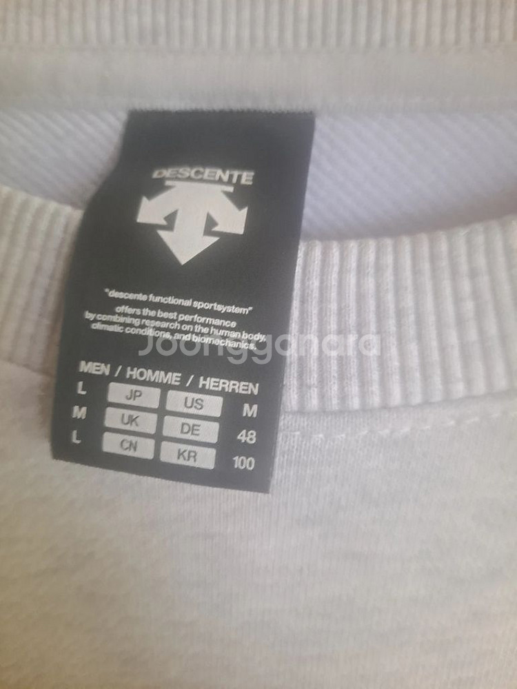 데상트 레디셋스웻 맨투맨 팔아요~--2