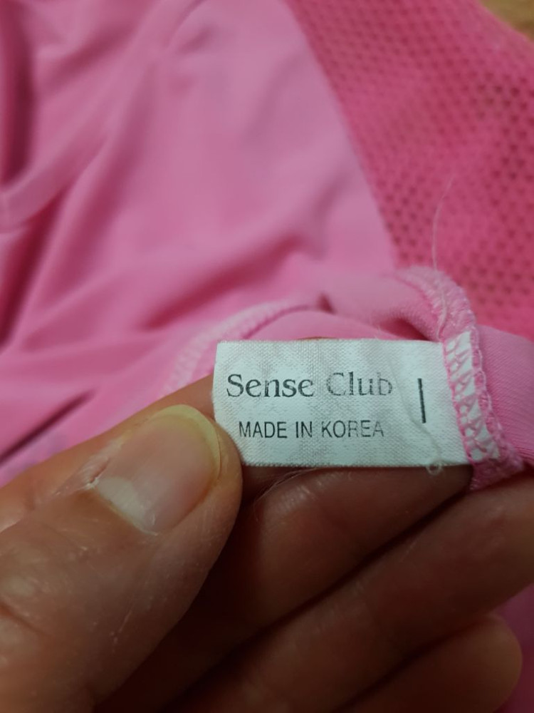 브이넥 반팔티셔츠 이미지