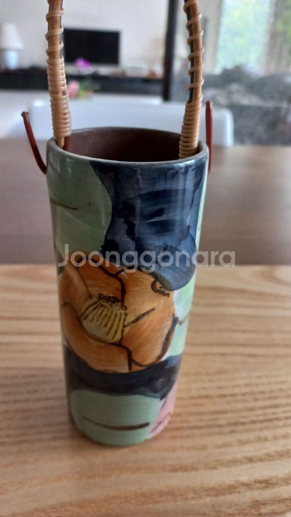 동백꽃이 핀 작은화병--1