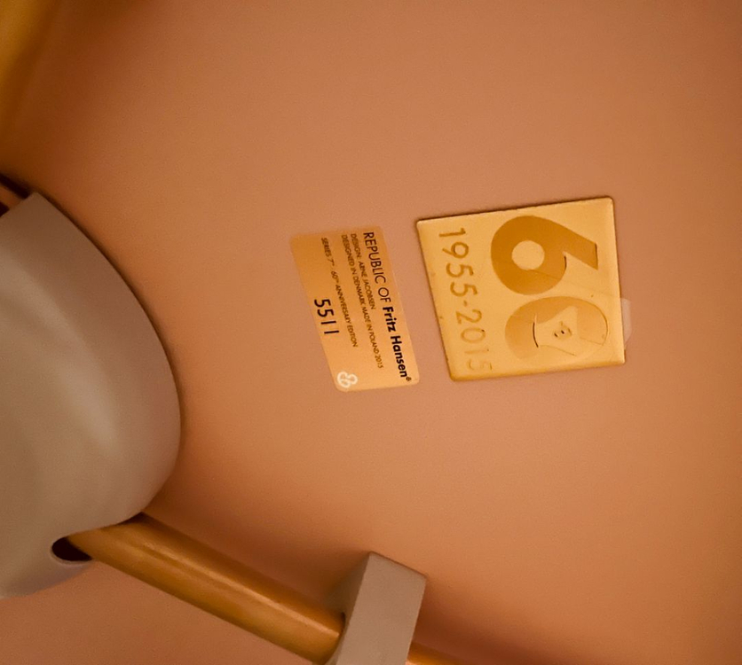 프리츠한센 골드프레임 핑크 세븐체어.--2