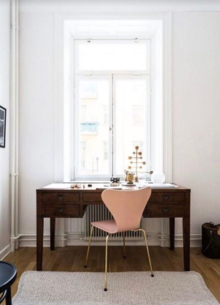 프리츠한센 골드프레임 핑크 세븐체어.--4