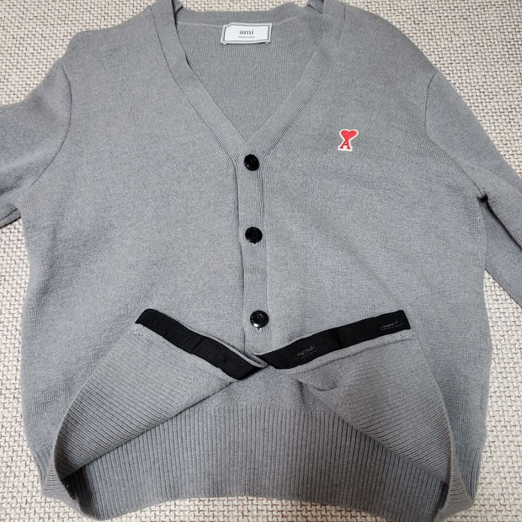 아미(AMI)가디건 s사이즈 판매합니다 이미지