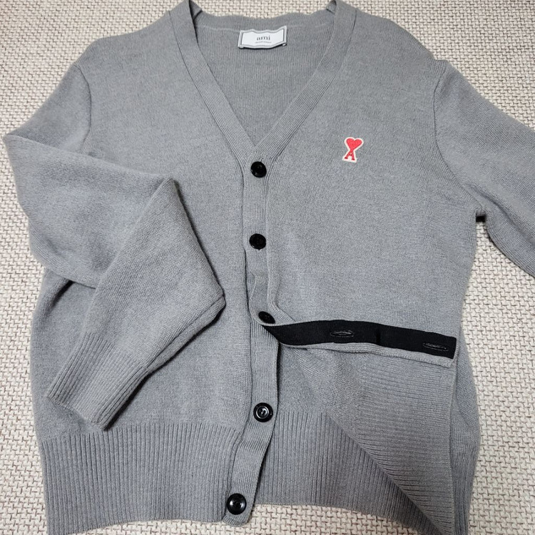 아미(AMI)가디건 s사이즈 판매합니다 이미지