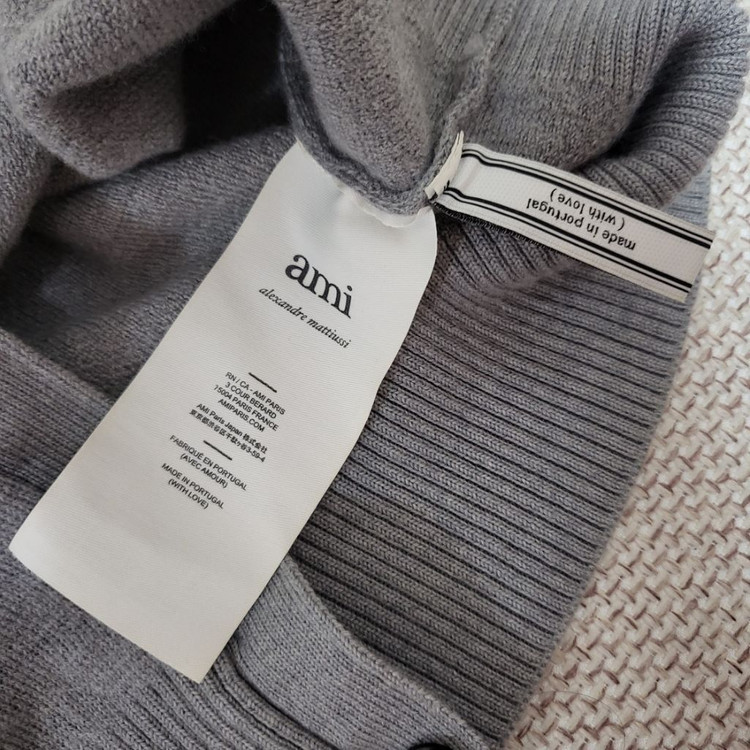 아미(AMI)가디건 s사이즈 판매합니다 이미지