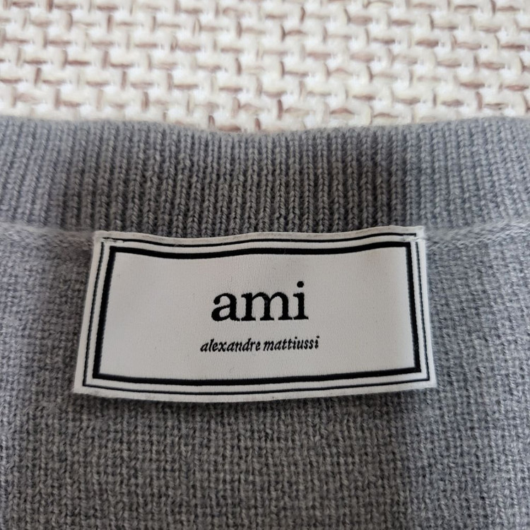 아미(AMI)가디건 s사이즈 판매합니다 이미지