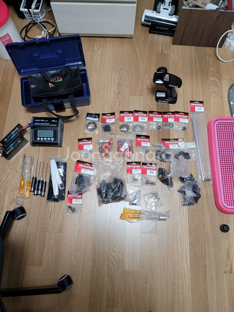 웨건, 카트 끄는 rc카 엑스맥스8셀 판매합니다--2