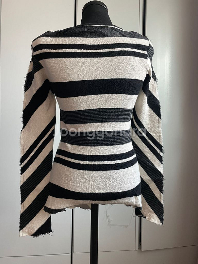 여성 어깨패드 줄무늬 브이넥 티(free size)--1