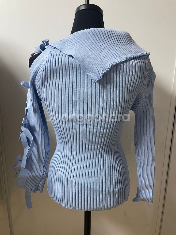 새상품 트임 리본 니트티--1